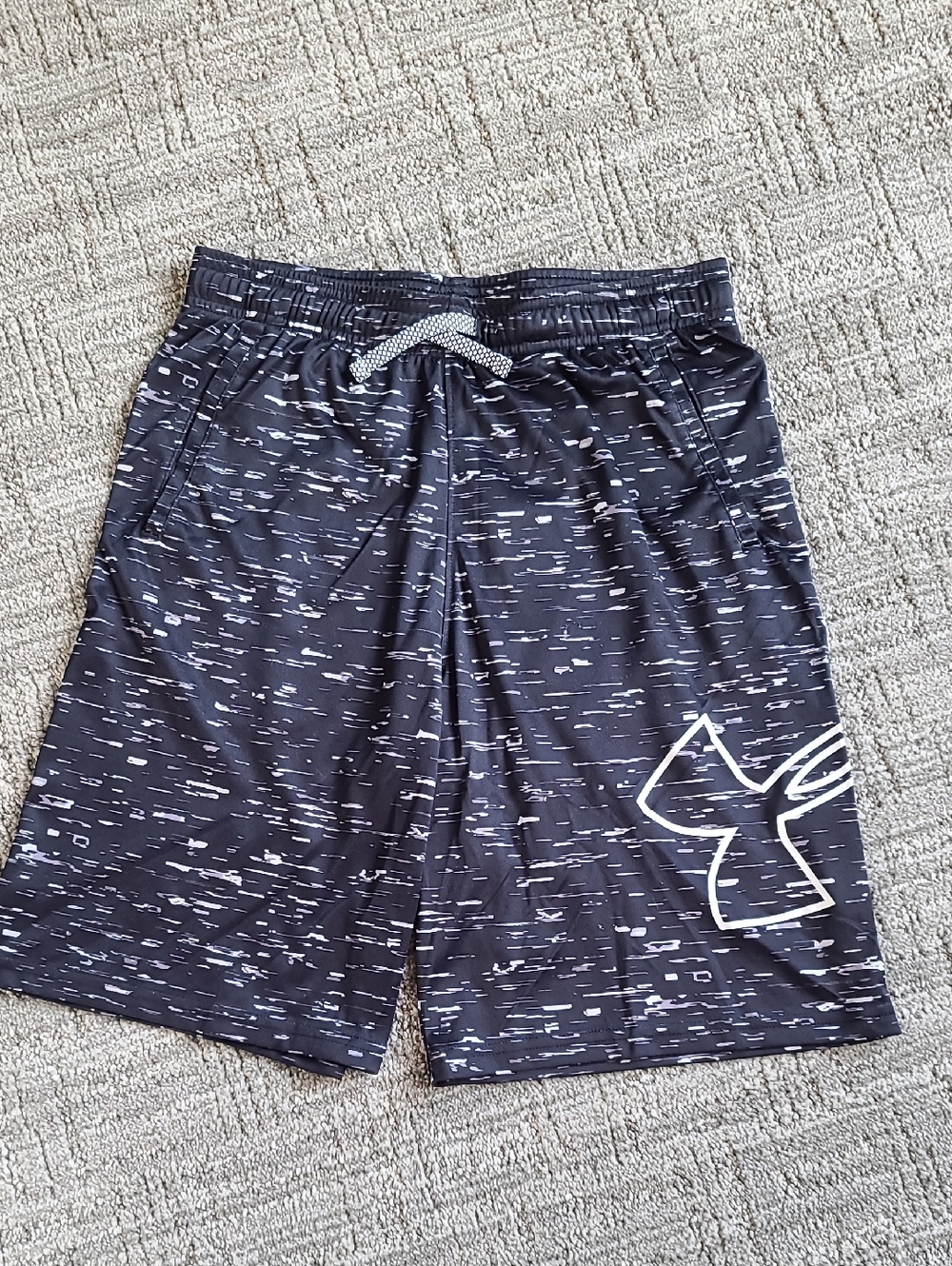 Under Armour Youth XL Black & White Graphic Athletic Shorts